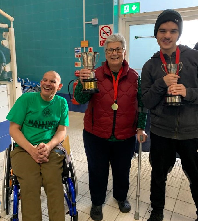 Nina and Salas with their trophies